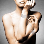 SexShop - Niezwykła ozdoba kajdanki jak biżuteria - Bijoux Indiscrets Magnifique Handcuffs Srebrny - online