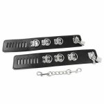 OHMAMA Fetish – regulowane zabezpieczenia kostek PVC/metal, 21-28 cm, czarne