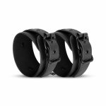 Rimba Black Cuffs – regulowane mankiety z ekoskóry, czarne, mocny łańcuch