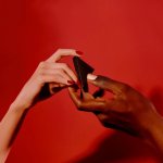 The Oh Collective Date Night Chocolates 50g – czekoladki z macą i żeń-szeniem, gra i playlista
