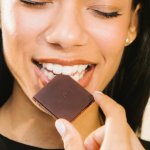 The Oh Collective Date Night Chocolates 50g – czekoladki z macą i żeń-szeniem, gra i playlista