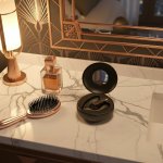 Rosy Gold Model Black – dyskretny system noszony, silikonowy, etui ładowania z lustrzaną pokrywą