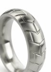 Mr. Steel MeGa Tire C-Ring Satin 45mm stalowy pierścień anatomiczny, satynowy bieżnik opony