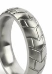 Mr. Steel MeGa Tire C-Ring Satin 50mm stalowy pierścień satynowy, bieżnik opony, anatomiczny