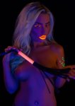 TABOOM Glow In The Dark Whip bat świecący w ciemności, wegańska skóra, ergonomiczny uchwyt