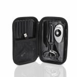 b-Vibe Trio Plug Black – model z 3 silnikami, pilotem i silikonową powierzchnią, średni