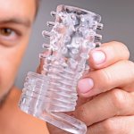 XR Brands Wibrująca nakładka intymna teksturowana, przezroczysta TPR, pasek mocujący