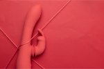 Loveline Brighto Red wibrujący masażer punktu G i stref zewnętrznych, system rabbit